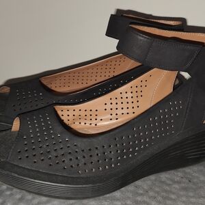 Clarks Size 11w Black Wedge Shoes with Perforated Strap Design